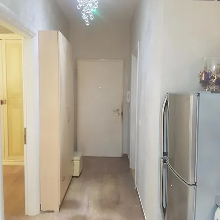 아파트 Tirana Central Apartment 티라나