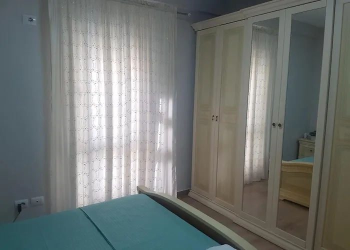 Tirana Central Apartment アパート ティラナ