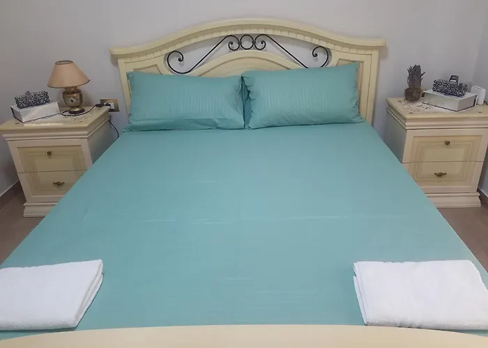 Tirana Central Apartment アパート